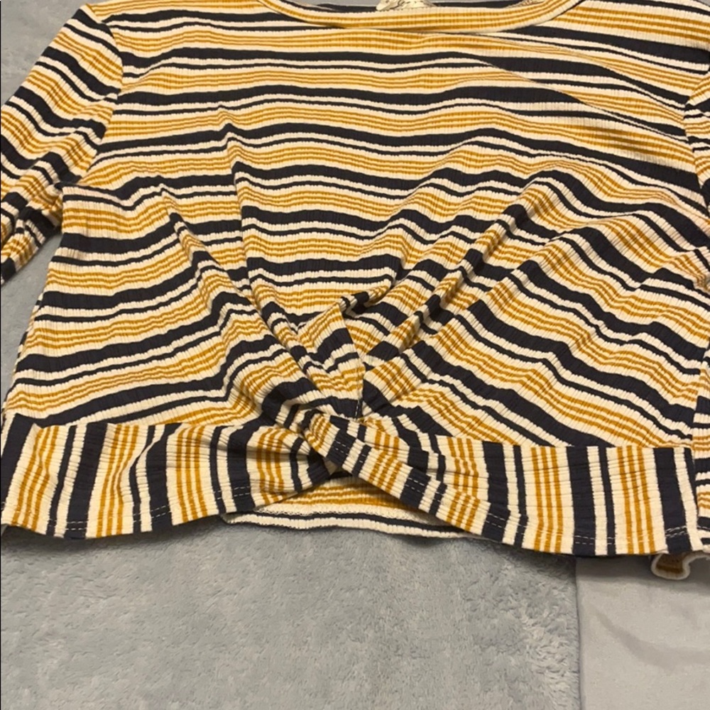 Crop top - Picture 3 of 3